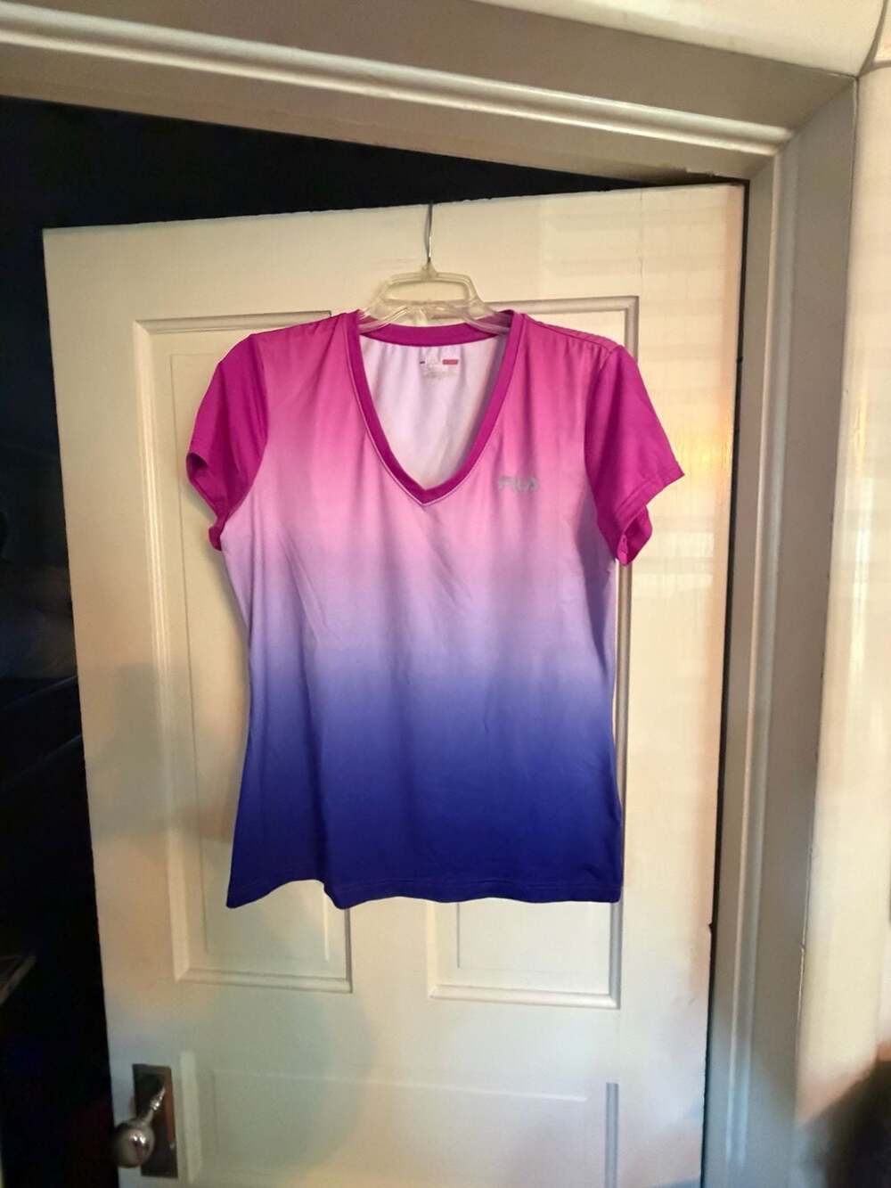 Fila Sport Performance T-Shirt Size L Pink Purple Ombre V-Neck Activewear